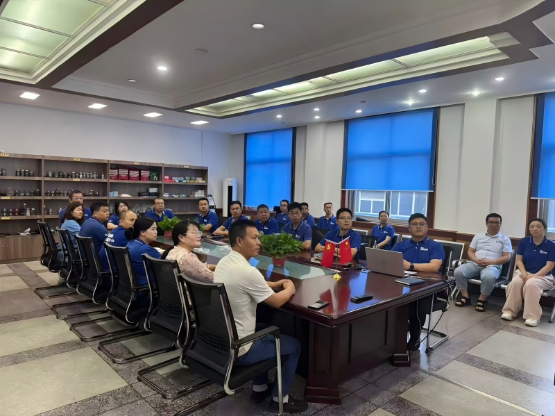 閱兵精神激勵(lì)瑞賽克公司主管經(jīng)理砥礪前行